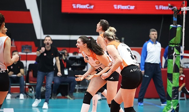 Eczacıbaşı Dynavit Olympiacos Piraeus’i 3-2 Yenersen: Maç Özeti ve Kritik Anlar