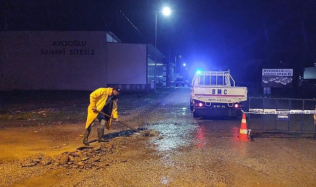Edremit’te Sağanak Yağışına Karşı Ekipler 7/24 Sahada – Hızlı Müdahale ve Önleyici Tedbirler