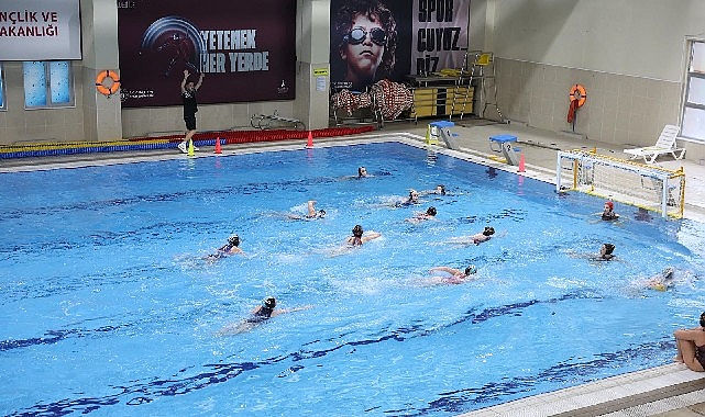 Galatasaray ve Nevşehir Belediyesi Sutopu Kadınları Uluslararası Hazırlık Mücadelesi