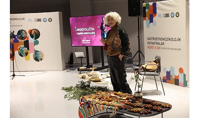 Gastroetnomüzikolojik Kaynatmalar: Zeytinden Kaşık Ben Sana Aşık ile Anadolu Kültürüyle Buluştu