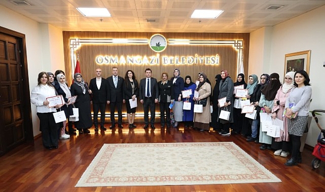 Geleceğe Umutla Bakan Kadınlar: Osmangazi’de Okuma Yazma Kursu Mezuniyet Hikayeleri