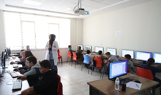 Genç KOMEK Atölye: 7-14 Yaş İçin Genişleyen Eğitim Yelpaizesi ve Uygulamalı Deneyimler