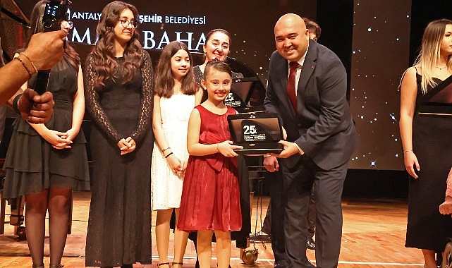 Genç Piyanistler Arenada Parladı: 25. Uluslararası Antalya Piyano Festivali’nde Ziyafet Dolu Anlar