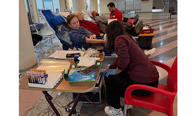 Gölcük Belediyesi ve Türk Kızılayı İşbirliğiyle Örnek Kan Bağışı Kampanyası