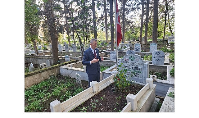 Gölcük’te 24 Kasım Öğretmenler Günü Anıtpark’ta Coşkuyla Kutlandı