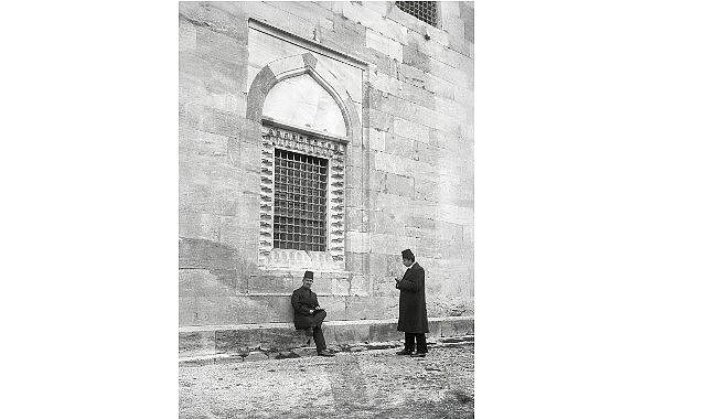 Göz Terbiyesi ile Mimarlık ve Fotoğrafın Diyalektiği: Arif Hikmet Koyunoğlu Üzerine Bir Arka Odadan Yanıt