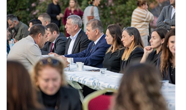 Güzelbahçe’de Onur Günay Anısına Düzenlenen Hayır Yemeğine Katılan Ziyaretçiler