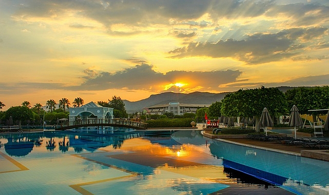 Hilton Dalaman Sarıgerme: Doğayla İç İçe Lüks ve Aile Odaklı Deneyim