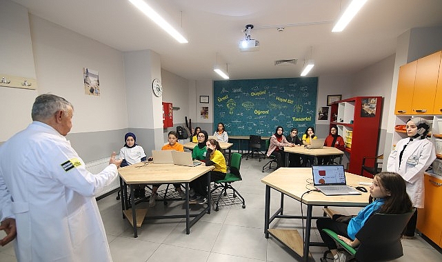 Huzurevi Emekli Öğretmenleriyle Bilgehane’de Bir Gün: Deneyimler ve Tavsiyeler