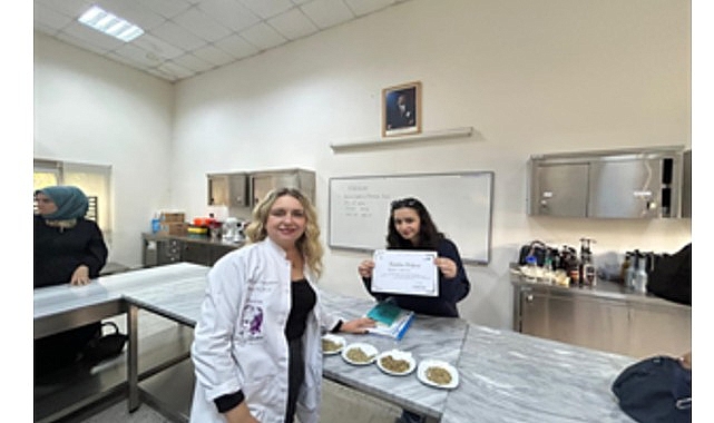 İzmir Büyükşehir Belediyesi Meslek Fabrikasıyla İş Hayatına Merhaba: Kursiyerlere Sertifika Yolculuğu
