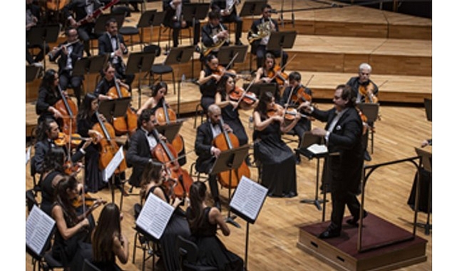 İzmir Oda Orkestrası 2025-2026 Sezonunda Dopdolu Konser Takvimi ve Öne Çıkan Etkinlikler