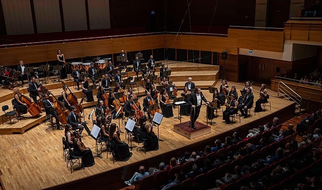 İzmir Oda Orkestrası: Müzik Yolculuğunda İzmirli ve Uluslararası Bir Buluşma