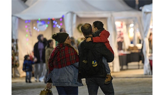 İzmir’de Yeni Yıl Festivali Kültürpark’ta Coşkuyla Sürüyor: Buz Pistleri ve Zengin Yeme-İçme Seçenekleri