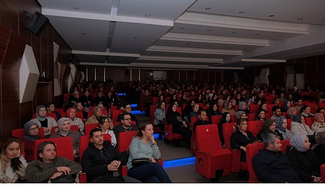 Kadın Sığınağı: İnegöl Belediyesi Şehir Tiyatrosu’ndan Dokunaklı Gala Sonrası İlk Buluşma
