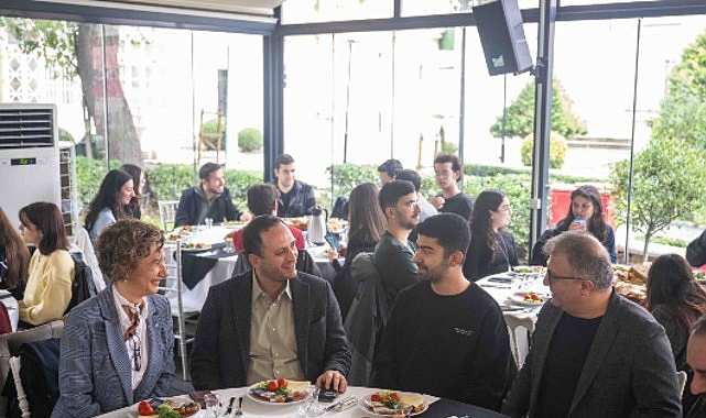 Kapılarımız Her Zaman Size Açık: Ömer Eşki ve Aslı Tamtürk ile Gençlik Buluşması