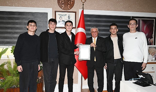 Kemer Belediye Gençlik Meclisi, Öğretmenler Günü İçin Başkan Necati Topaloğlu’na Ziyaret ve Darüşşafaka Bağışı