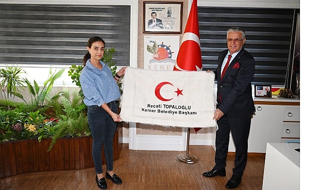Kemer’de Seramik Atölyesi: Gönüllü Eğitmen Şenay Güngör’den Kursiyerlere Büyük Destek