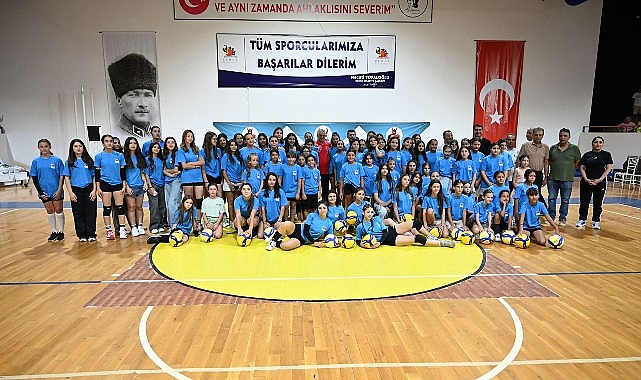 Kemer’de Ücretsiz Gençlik Spor Kursları: Futbol, Kick Boks, Karate, Voleybol ve Basketbolda Yeni Nesil Yetenekler Yetiştiriliyor