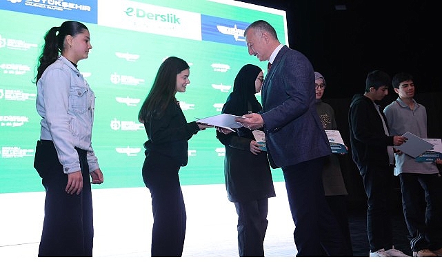 Kılavuz e-Derslik: 60 Bini Aşkın Öğrenci İçin Ücretsiz Dijital Eğitim Platformu Tanıtıldı