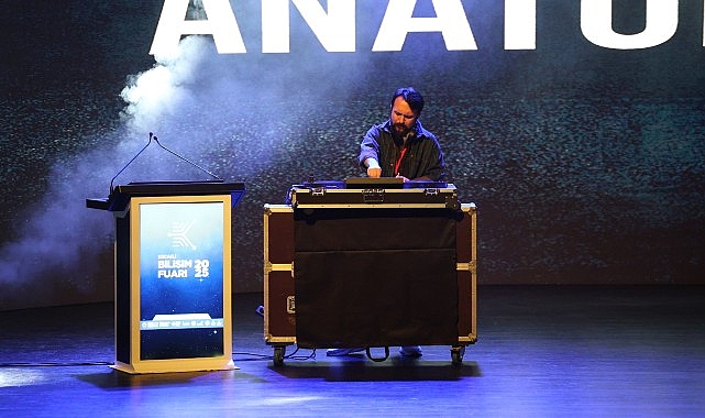 Kocaeli Bilişim Fuarı’nda Yapay Zeka Destekli Müzik Performansı ve Panel İçeriği