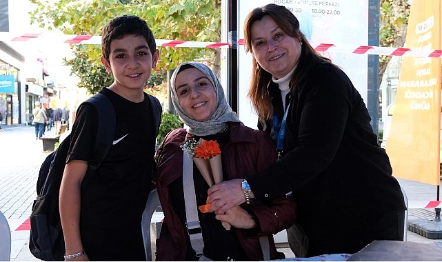Kocaeli’de Kadına Şiddete Karşı Turuncu Mesaj: Canlı Çiçeklerle Farkındalık Atölyesi