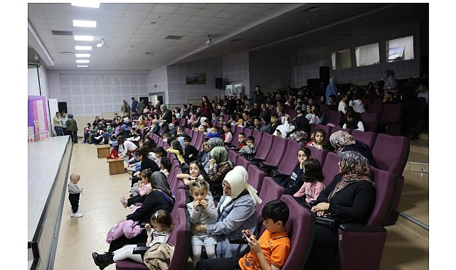 Kültür Merkezi Sahnesinde Minikler İçin Renkli Tiyatro Akışı: Dile Benden Ne Dilersen