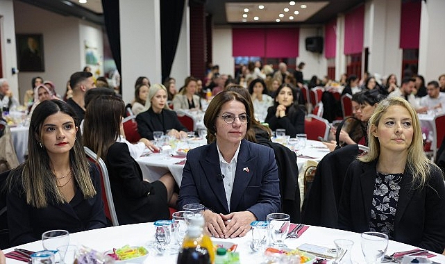 Maltepe’de Öğretmenler Günü Kutlaması: Başkana Görevdaş Öğretmenlerle Dayanışma