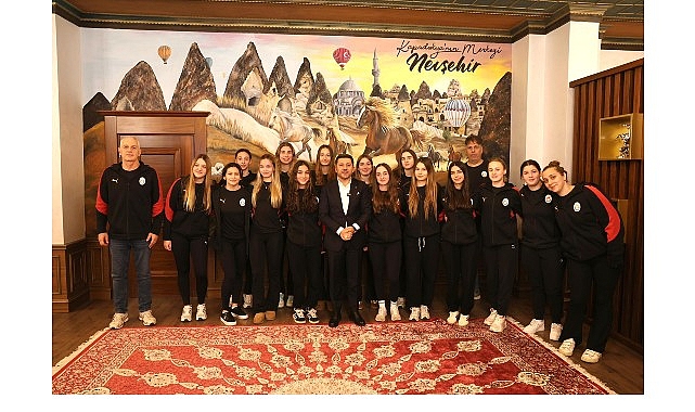 Nevşehir’de Galatasaray Sutopu Kadınları Başkan Rasim Arı ile Görüşmesini Ziyaretle Taçlandırdı