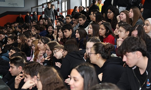 Nilüfer Belediyespor Eker Kadın Voleybol A Takımıyla Okul Söyleşisi: Gençler ve Sporun Uyum Dolu Hikayesi