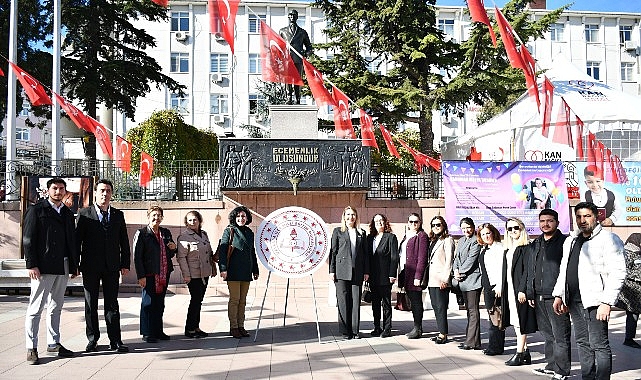 Öğretmenler Günü Kutlama Programı: Yeşil Vatanın Mimarlası Öğretmenler İçin Anlamlı Anlar
