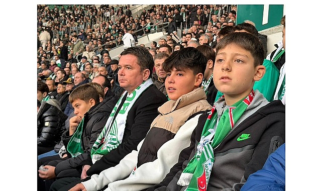 Osmangazi Belediye Başkanı Erkan Aydın ile Çocuklar Bursaspor- Ankara Demirspor Maçında Tribünden Coşkuyu Yaşadı