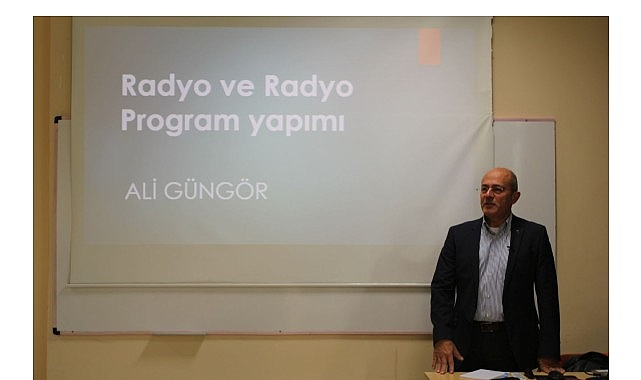 Radyo ve Radyoda Program Yapımı: Ege Üniversitesi Konferansında Profesyonel İçgörüler