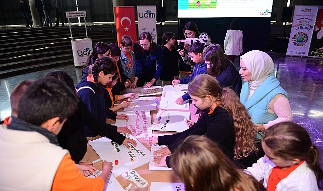 Renkli Pankartlar ve Haklar: Osmangazi Belediyesi’nin Dünya Çocuk Hakları Günü Etkinliği