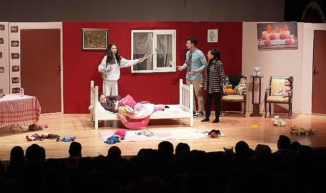 Tembel Ayşe Müzikali Keçiörenli Çocuklarla Buluştu: Salon Dolu Dolu Şenlik Yaşattı
