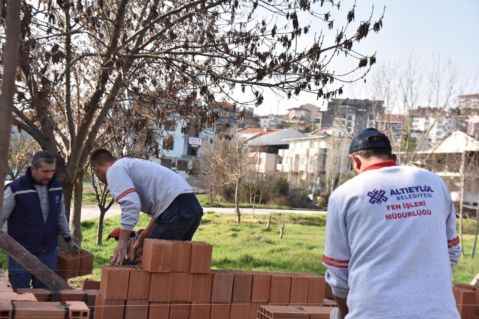 BAŞKAN ŞEHİRLİ: “ALTIEYLÜL’ÜN HER NOKTASINDA SAHADAYIZ”