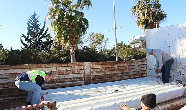Antalya Büyükşehir Belediyesi, Hortum Sonrası Çiftçilere Sera Naylonu Desteği Verdi