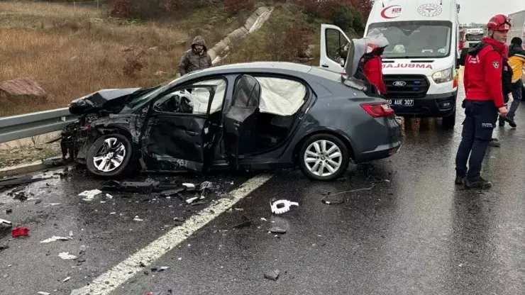 Balıkesir’de otoyolda can pazarı: 12 araç birbirine girdi, 1 ölü 10 yaralı
