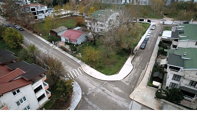 Başiskele Sahilinde Üstyapı Çalışmalarıyla Trafik Akışı ve Yaya Güvenliği Yeniden Düzenleniyor