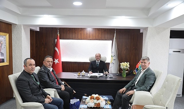 Basmane’de Dayanışma Sofrasında Yıl Sonu Buluşması: Başkan Tugay, Vatandaşlarla Yeni Yıla Dair Temennilerini Paylaştı