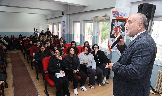 Canik’te Eğitimde Destek ve Teknoloji Odaklı Projelerle Gençler Güçleniyor