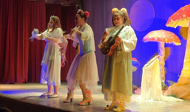 İnegöl’de Sahnede Festival Var: 5 Günlük Tiyatro Şöleni Final Gecesiyle Taçlandı