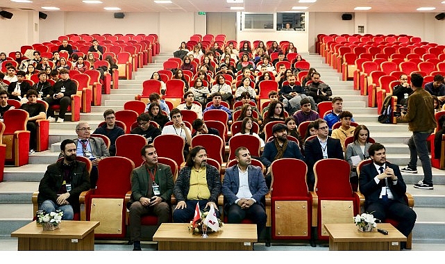 İzmir’de Yapay Zekâ Destekli Su ve Atık Yönetimi Ideathonu Açılış Etkinliği ve Katılımcıları