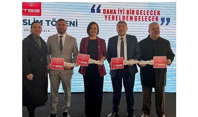 Karabağlar Belediyesi’ne Kazandırılan 22 Tonluk Paletli Ekskavatörle Hizmet Kapasitesi Güçleniyor
