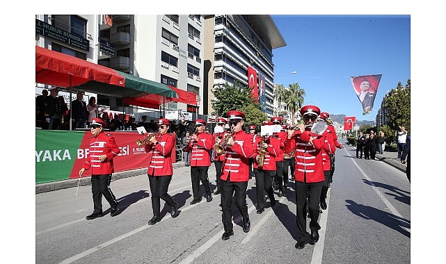 Karşıyaka Belediye Bandosu Ocak Programı: Sokakları Müzikle Dolduran Mini Konserler