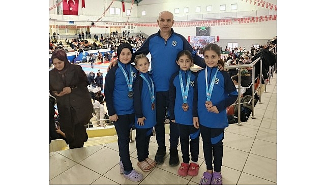 Kartepe Belediyespor’un Sakaryalı Başarısı: Minikler ve Yıldızlar Karate Ligi’nde zirveye uzanan performans