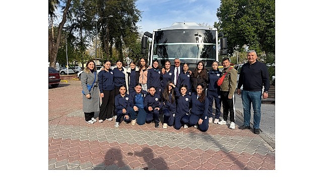 Kemer Belediyesinden Genç ve Küçük Kızlar Voleybol Takımlarına Moral Ziyareti