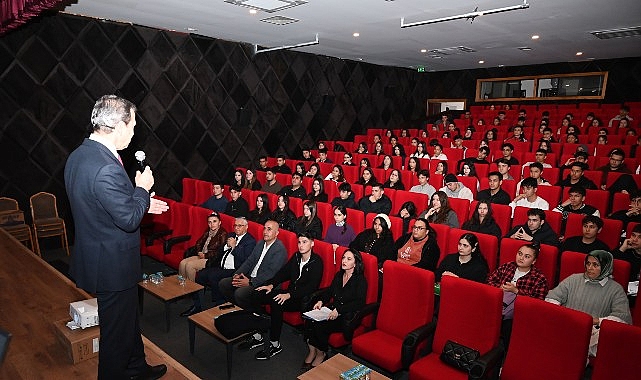 Kemer’de Atatürk ve Cumhuriyet Semineri: Naim Babüroğlu’ndan Tarih Dersi