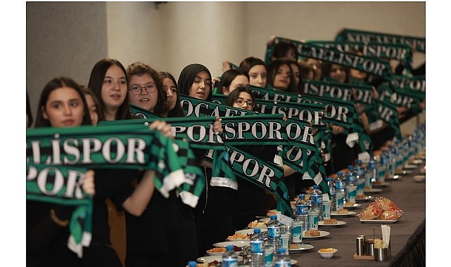 Kocaelispor’un Yıldönümü Gecesi: Öğrenciler Sahnedeki Kahramanlar