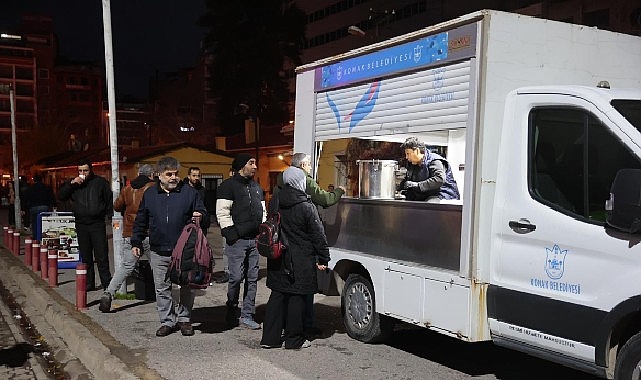 Konak Belediyesi İkramla Dayanışmayı Büyütüyor: Sıcak Çorbalar Dağıtım Noktalarında