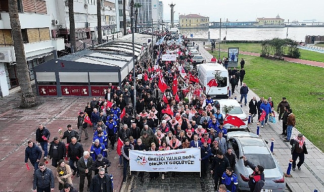 Kooperatifçilik İçin İzmir’de Cumhuriyet Meydanı’ndan Kültürpark’a Uzanan Dayanışma